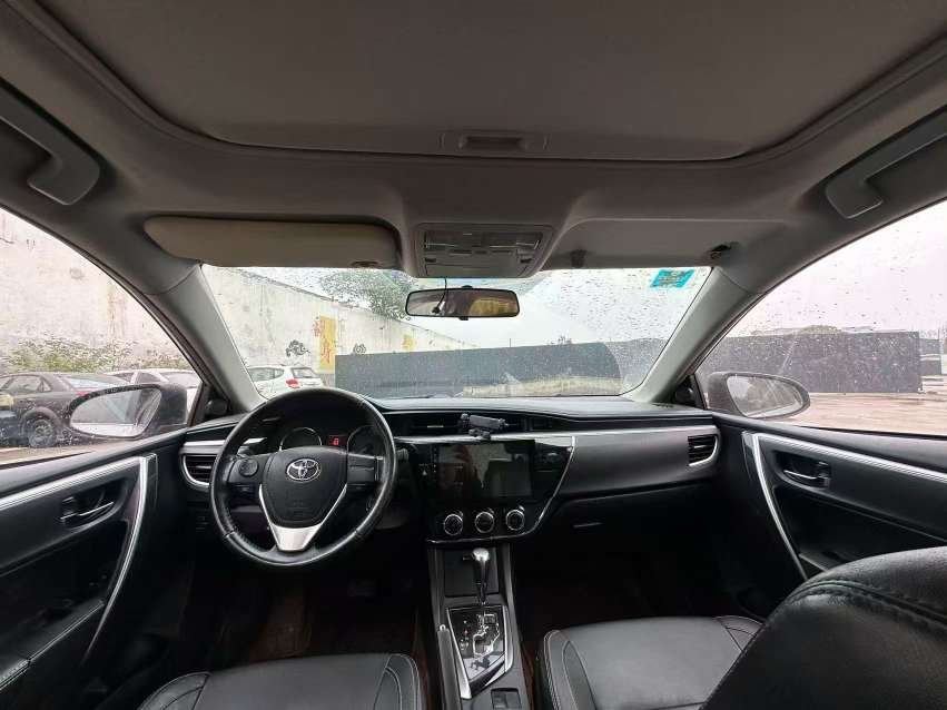 Toyota Corolla 1.6L Automatic with Sunroof 5