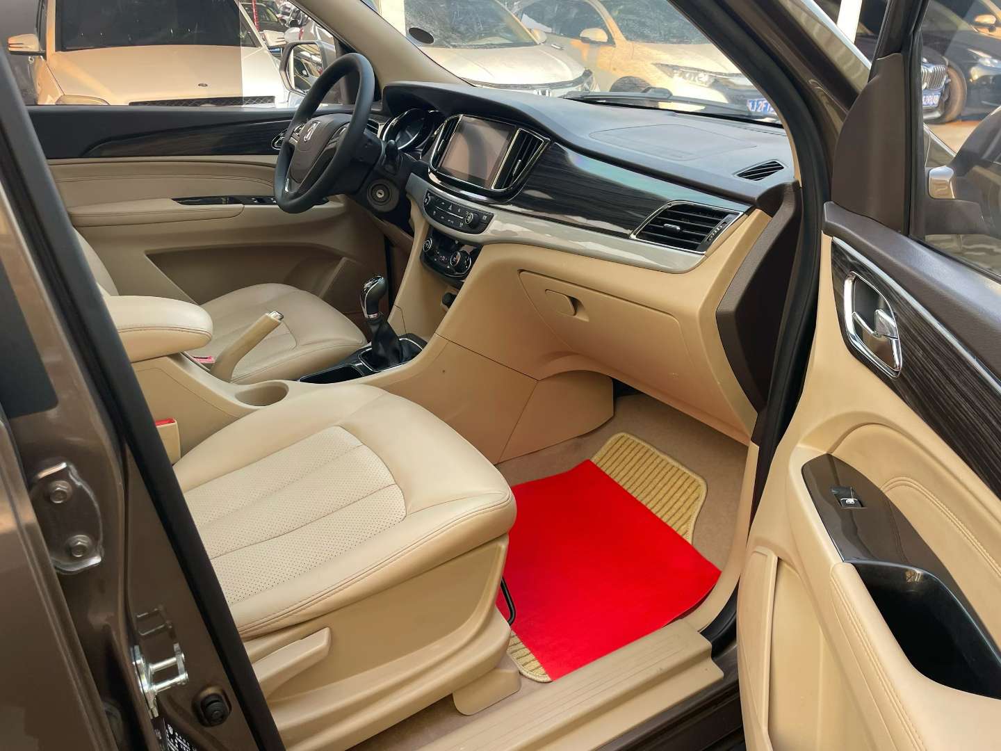 Baojun 730 Manual High Trim Sunroof Leather 5