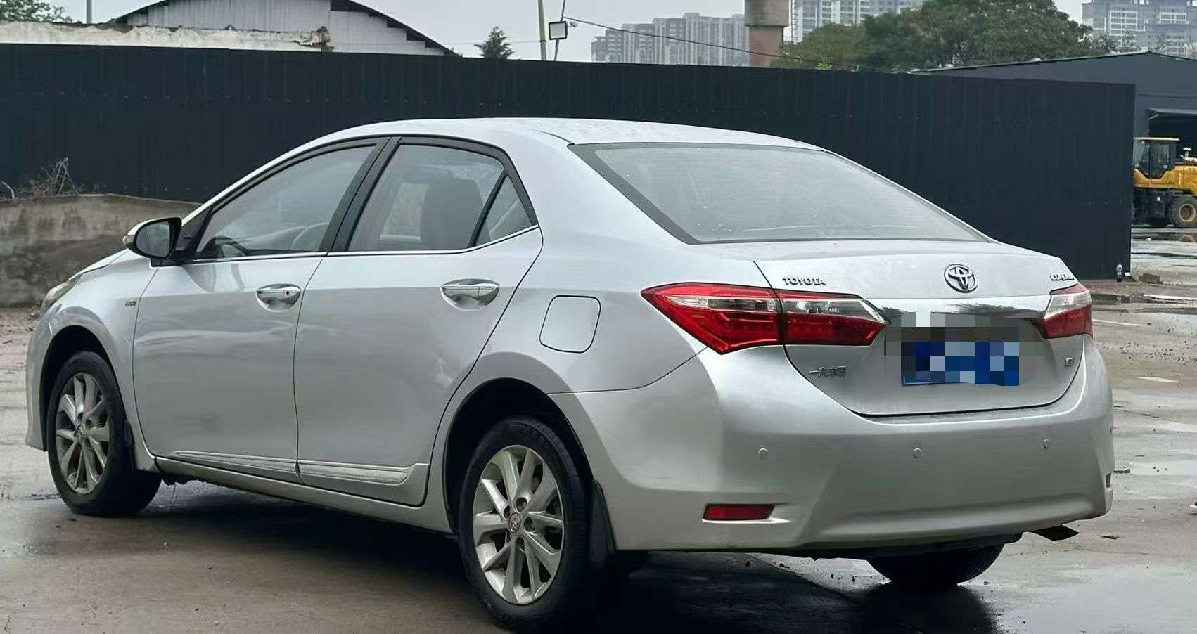 Toyota Corolla 1.6L Automatic with Sunroof 8