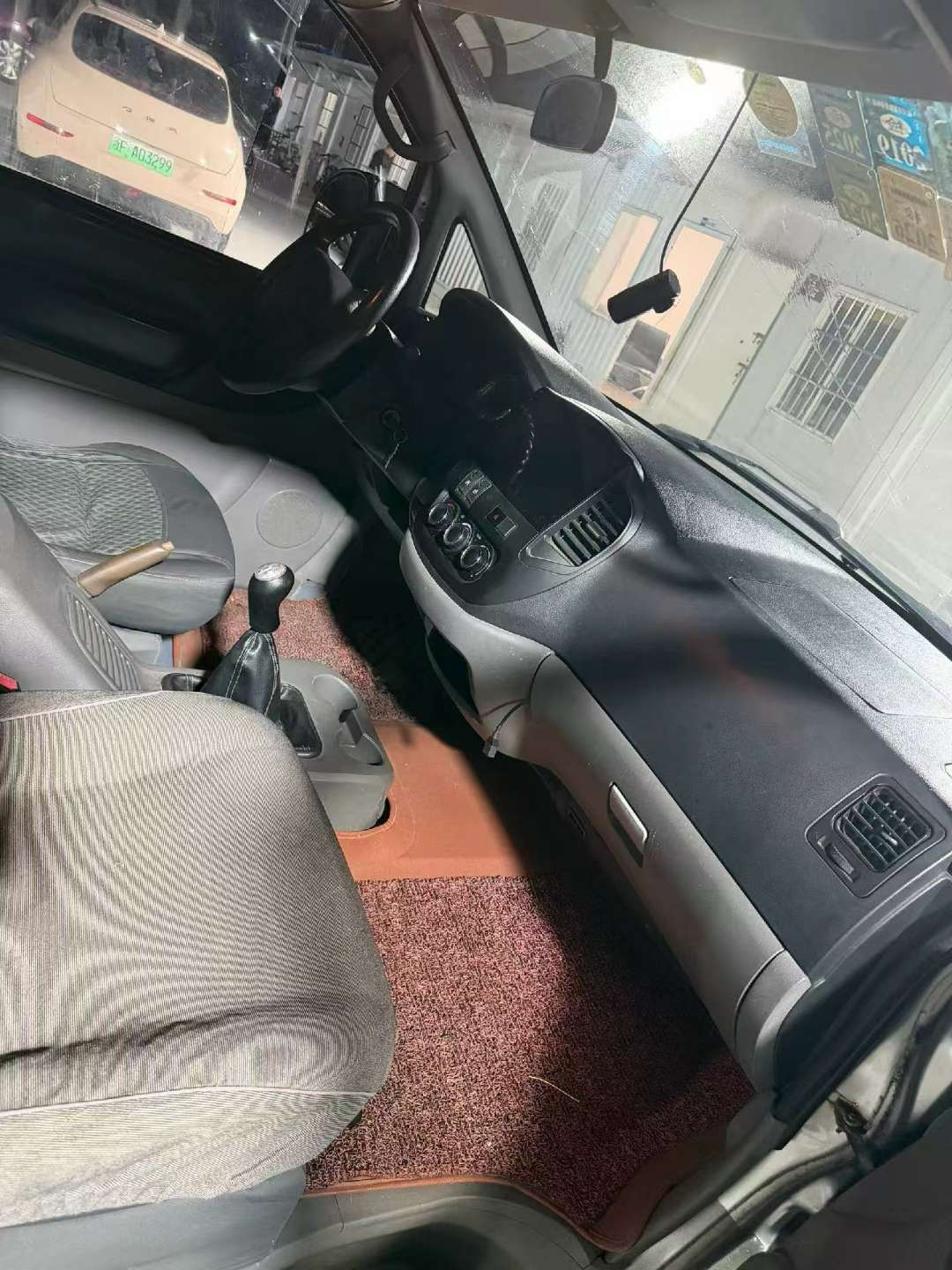 Dongfeng Lingzhi M5L 2015 2.0L 7-Seater 4