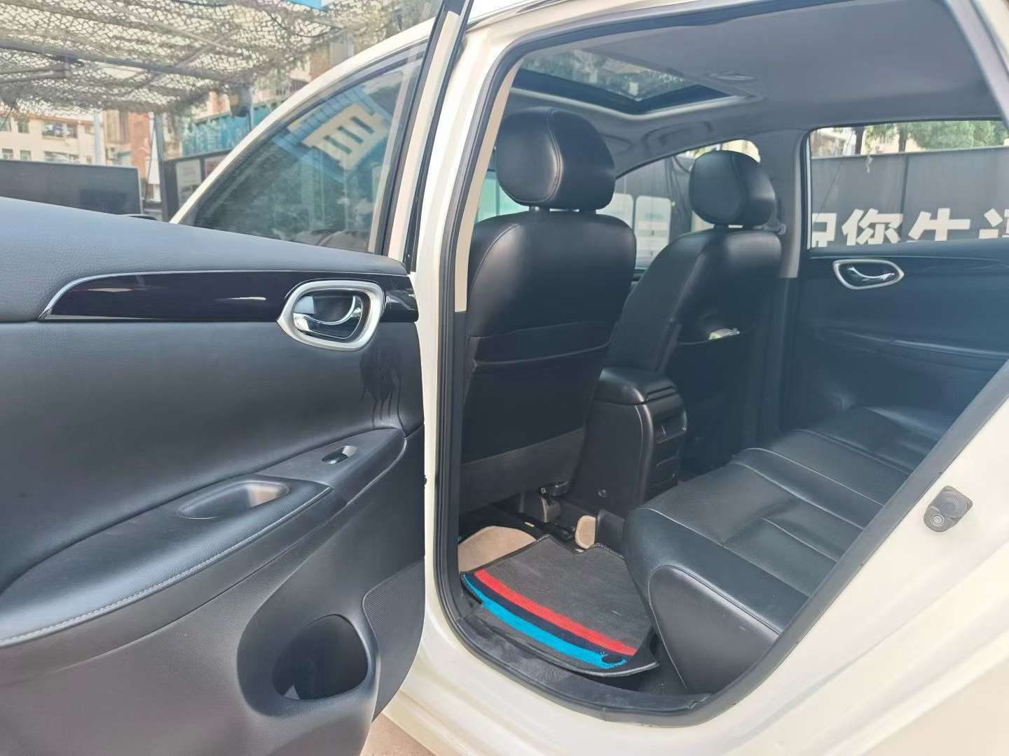 Nissan Sylphy 1.6XV CVT Premium Edition 5
