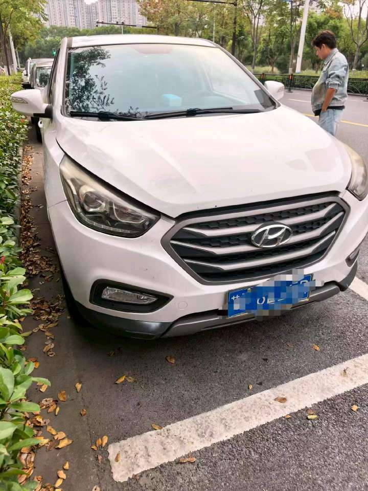 Hyundai ix35 Automatic 2.0 with Sunroof 4