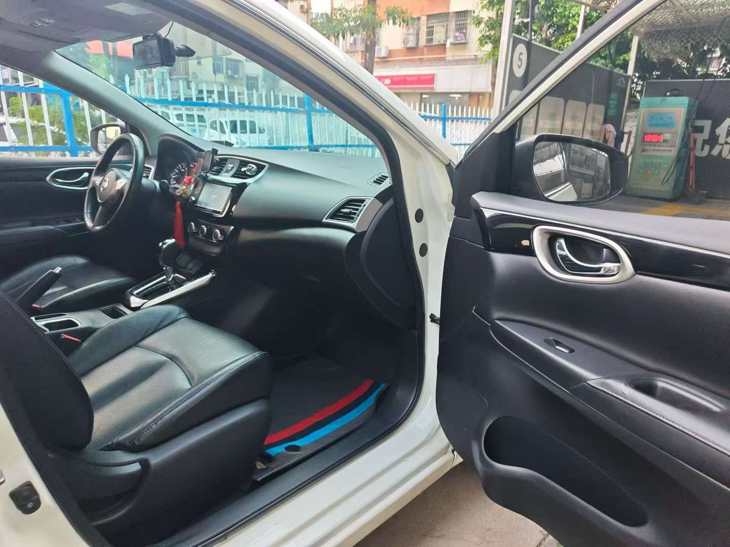 Nissan Sylphy 1.6XV CVT Premium Edition 6