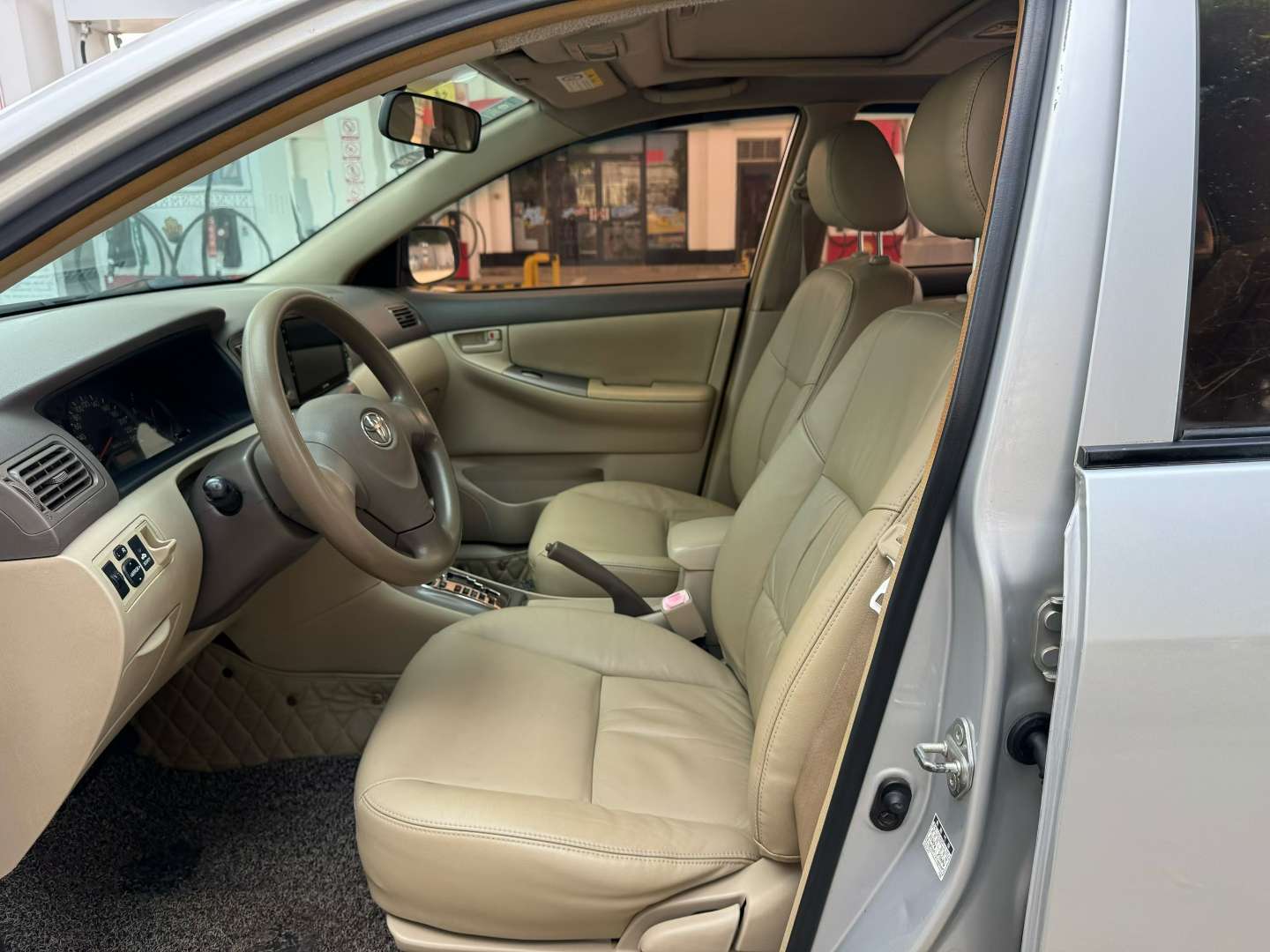 Toyota Corolla 2011 1.6 Automatic Luxury Edition 8