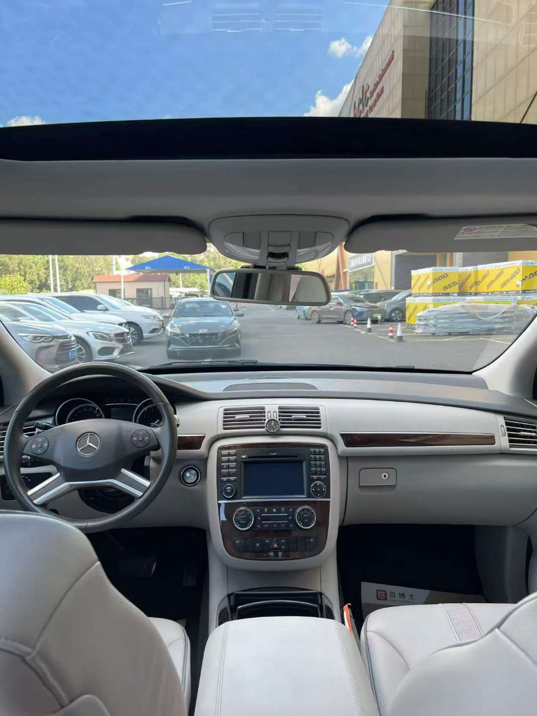 Mercedes-Benz R-Class 2013 3.5L 4WD 6-Seater 8