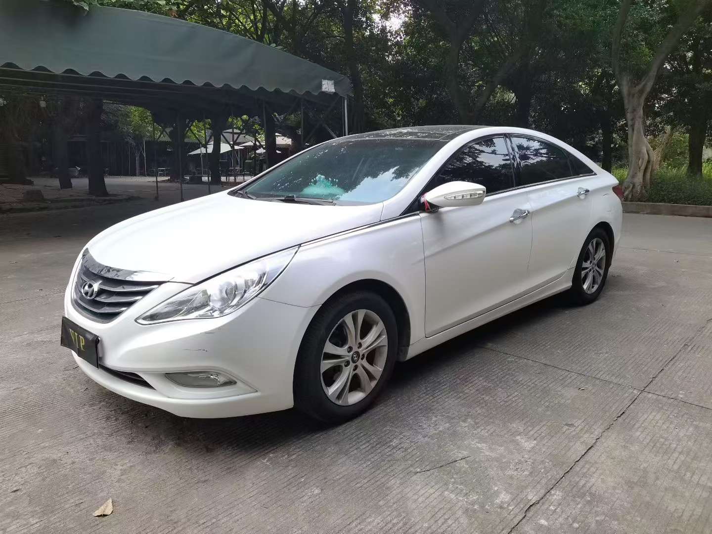 Hyundai Sonata 2.0L Automatic Dual Sunroof 2