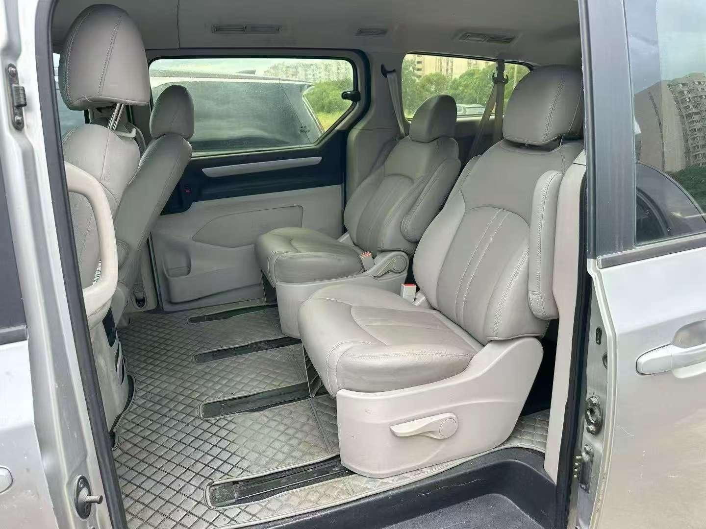 Maxus G10 2.0T Automatic Fashion 7-Seater Business 6