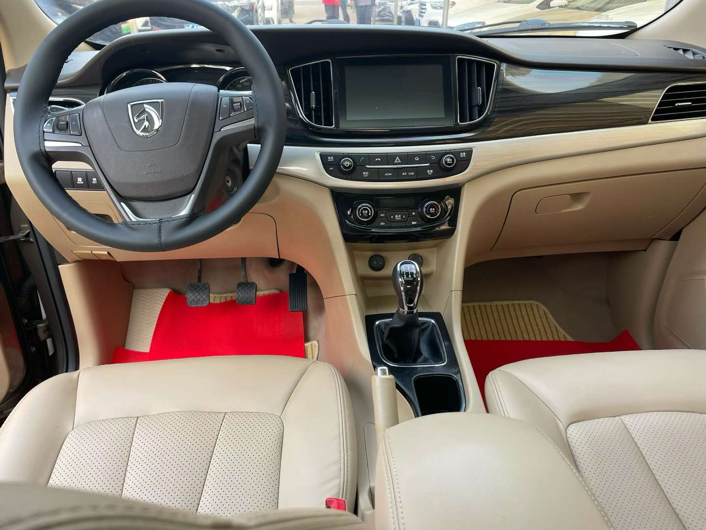 Baojun 730 Manual High Trim Sunroof Leather 4