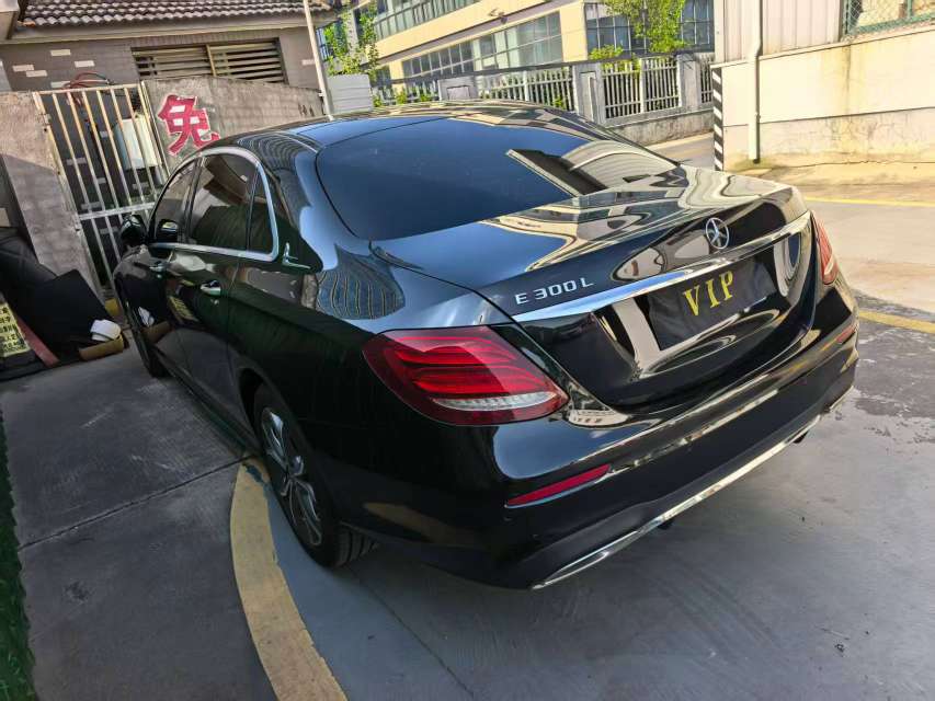 Mercedes-Benz E-Class 2020 E300L Sport Fashion 6