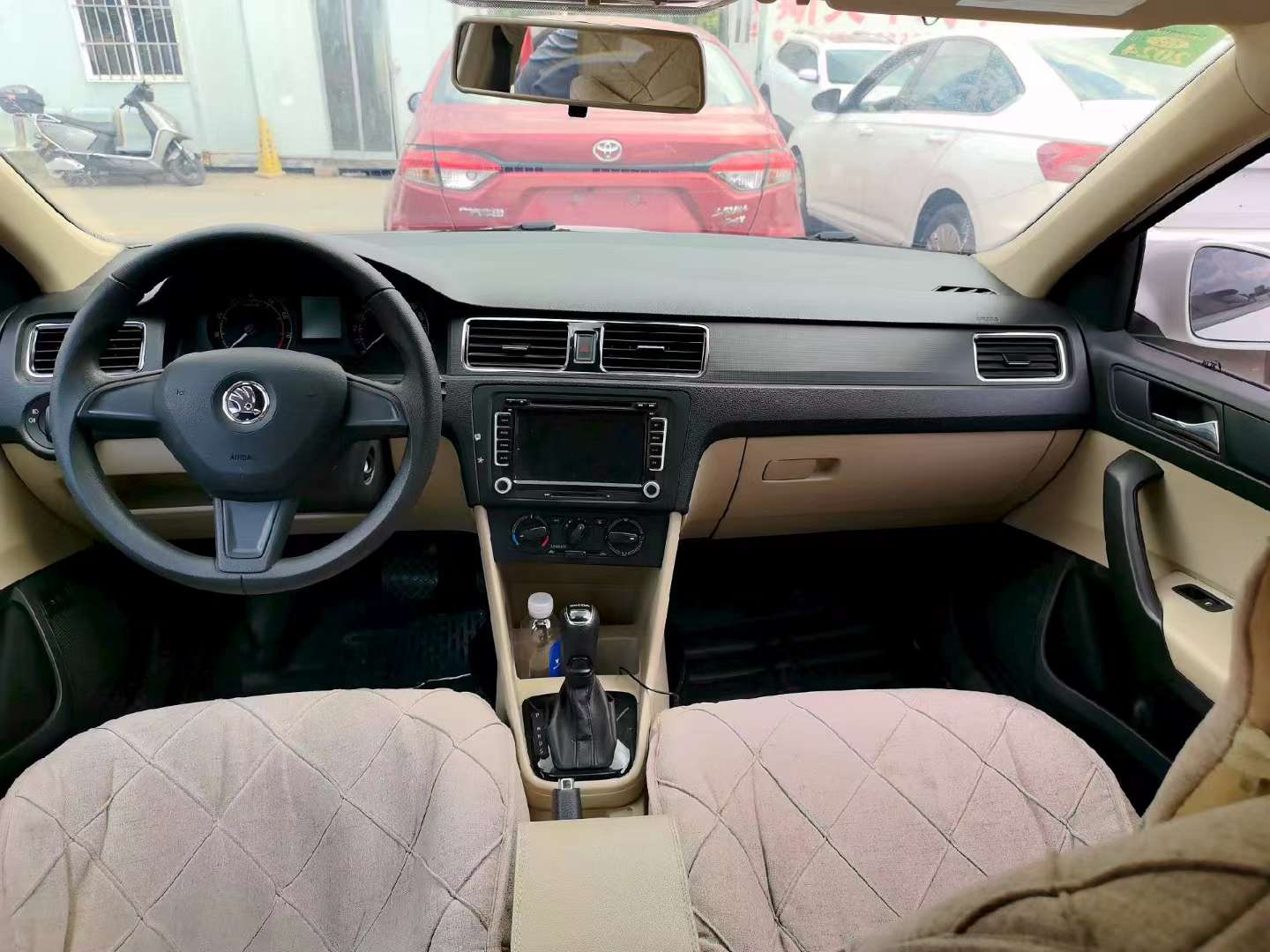 Skoda Rapid 2016 1.6L Automatic Premium Edition 4