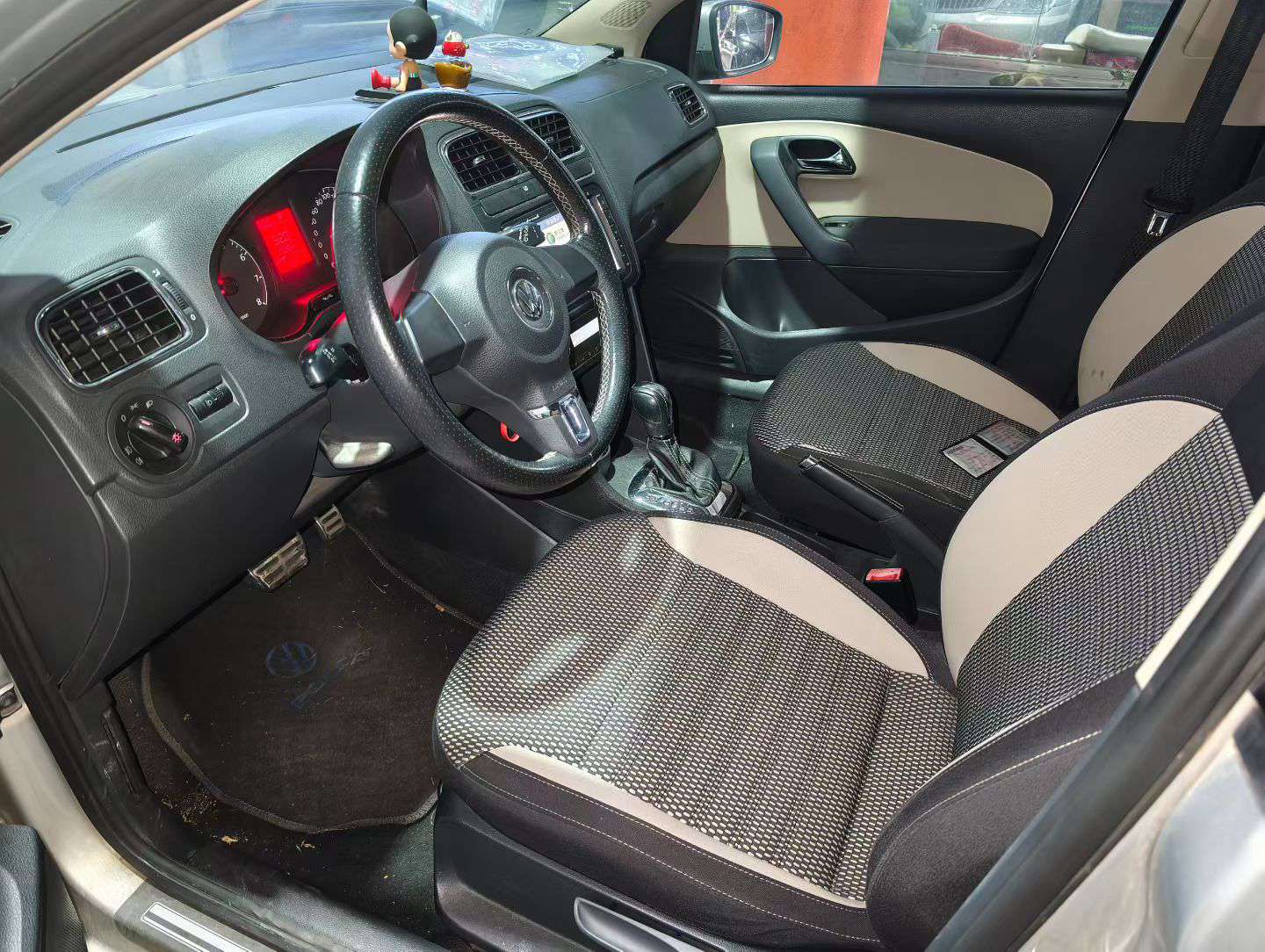 Volkswagen Polo 2013 1.6L Automatic Sunroof 7