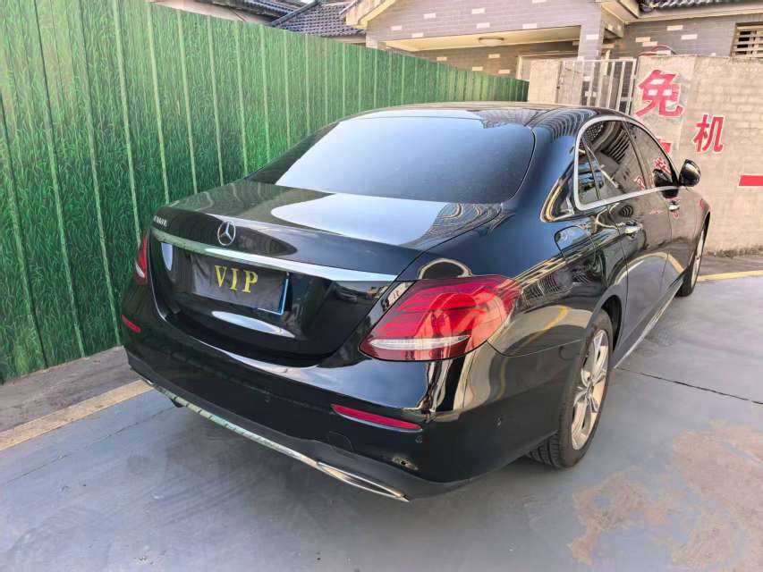 Mercedes-Benz E-Class 2020 E300L Sport Fashion 4