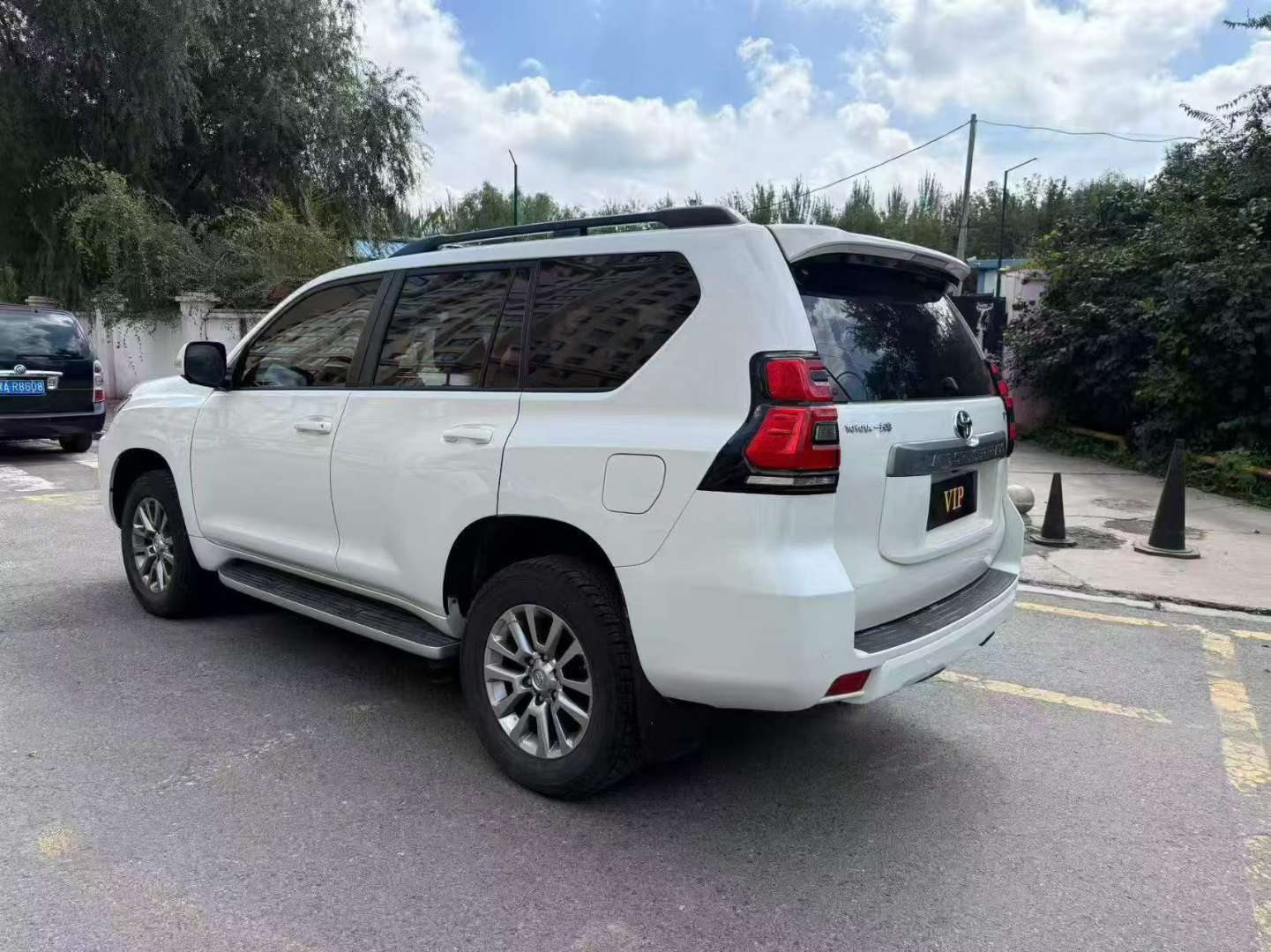 Toyota Prado 2019 3.5L 7-Seat Premium Edition Rear Spare Tire 4