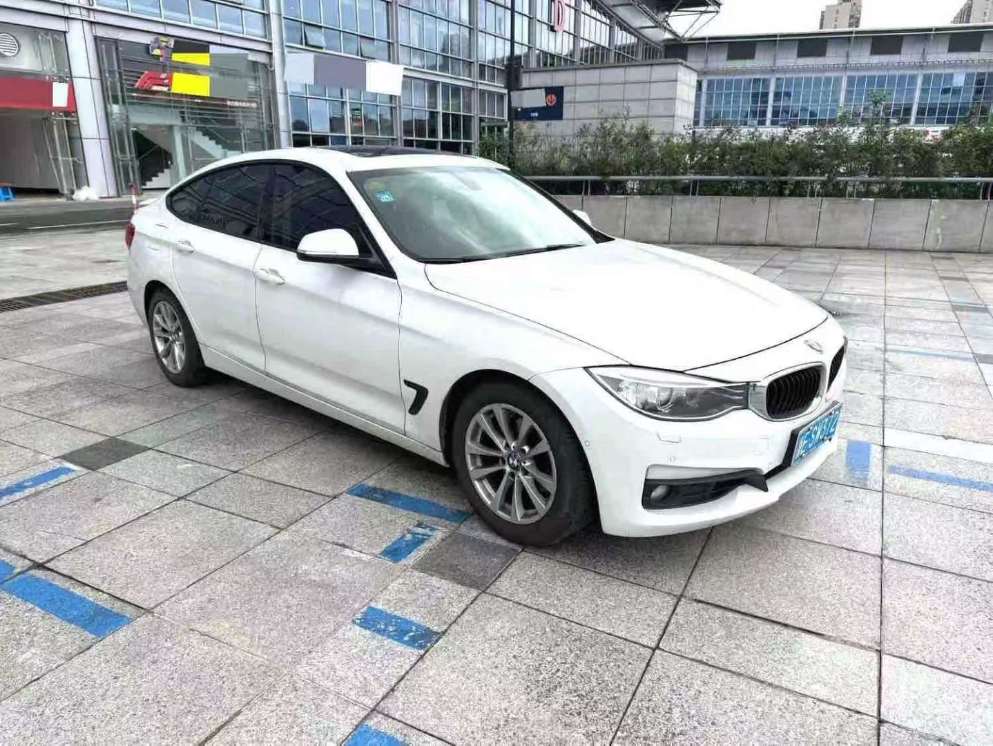 BMW 3 Series GT 320i 2.0T Fashion Edition 2