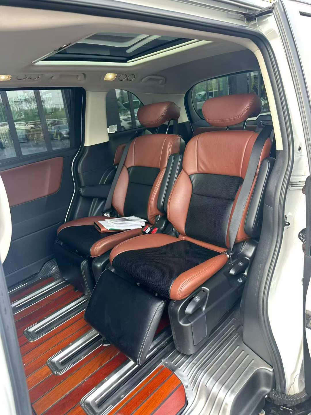 Honda Elysion 2.4 Automatic 9