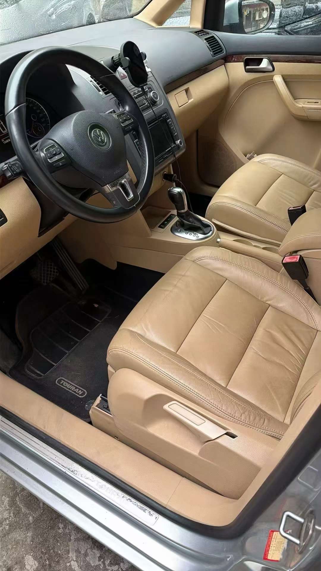 Volkswagen Touran 2012 1.4T Automatic 3