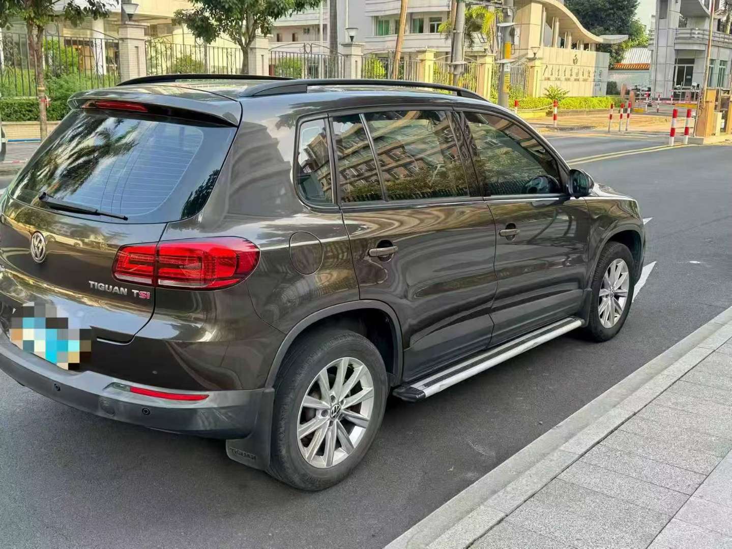 Volkswagen Tiguan 1.8T FWD Comfort Edition 7