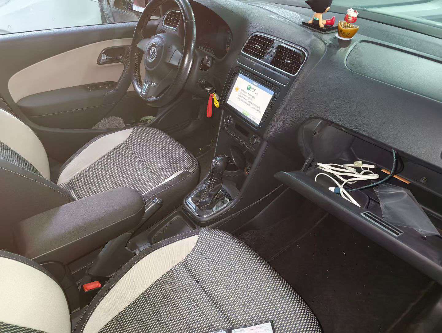 Volkswagen Polo 2013 1.6L Automatic Sunroof 8