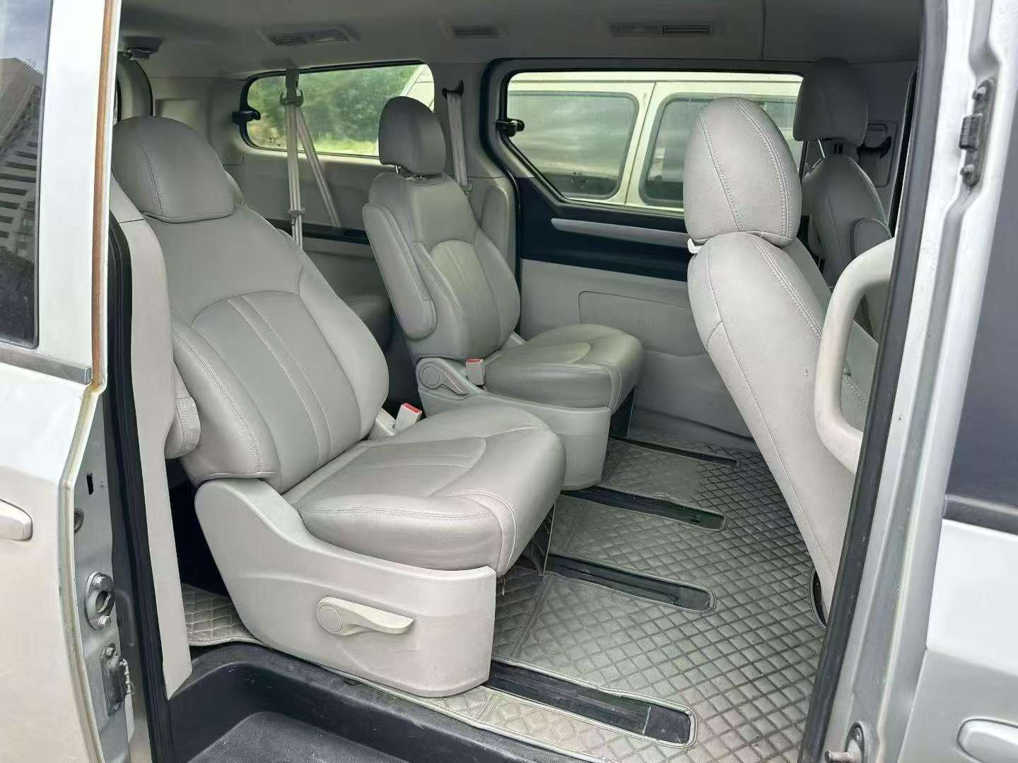 Maxus G10 2.0T Automatic Fashion 7-Seater Business 8