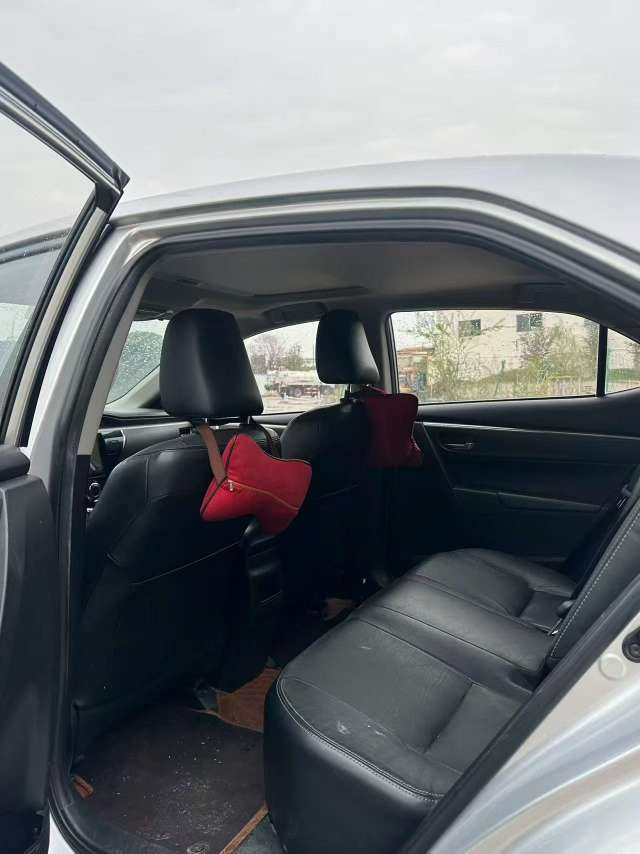 Toyota Corolla 1.6L Automatic with Sunroof 6