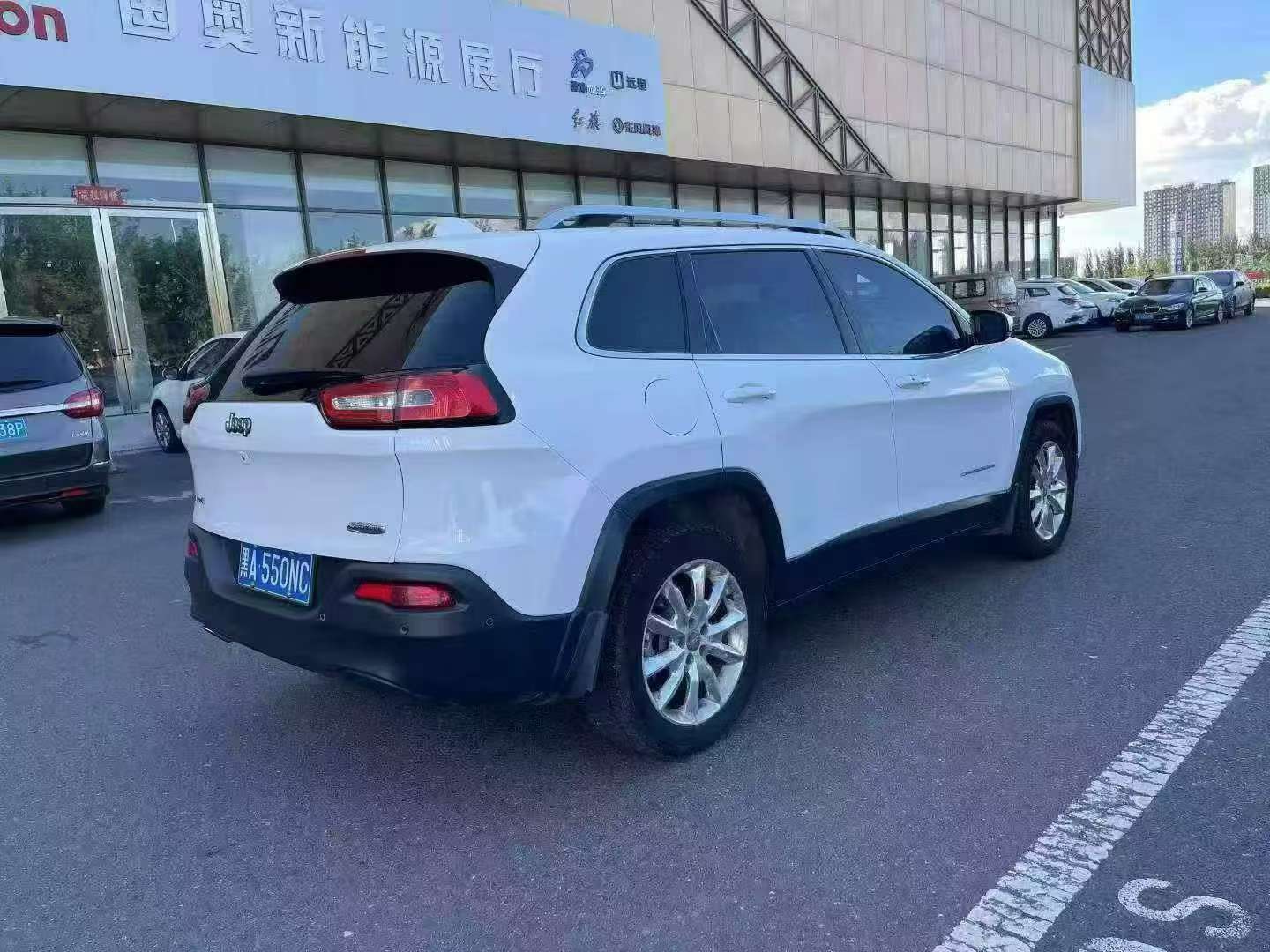 Jeep Cherokee 6
