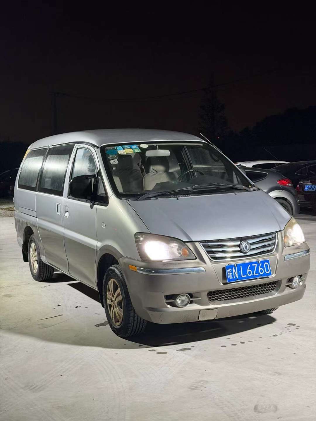 Dongfeng Lingzhi M5L 2015 2.0L 7-Seater