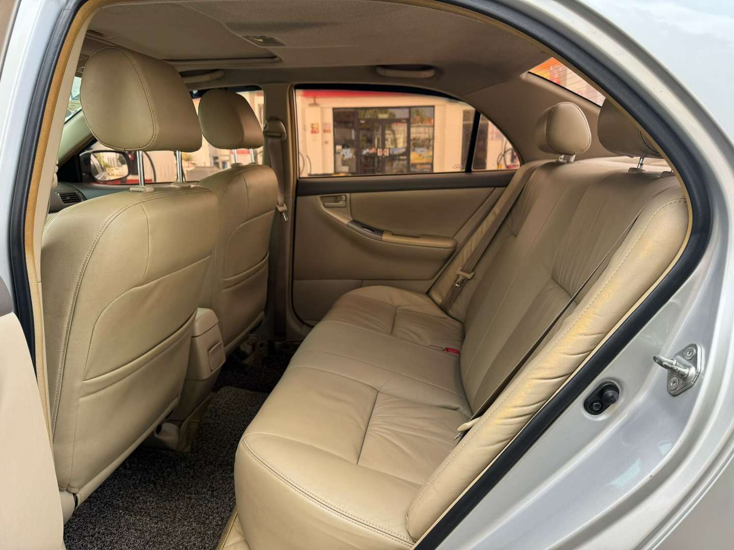 Toyota Corolla 2011 1.6 Automatic Luxury Edition 9