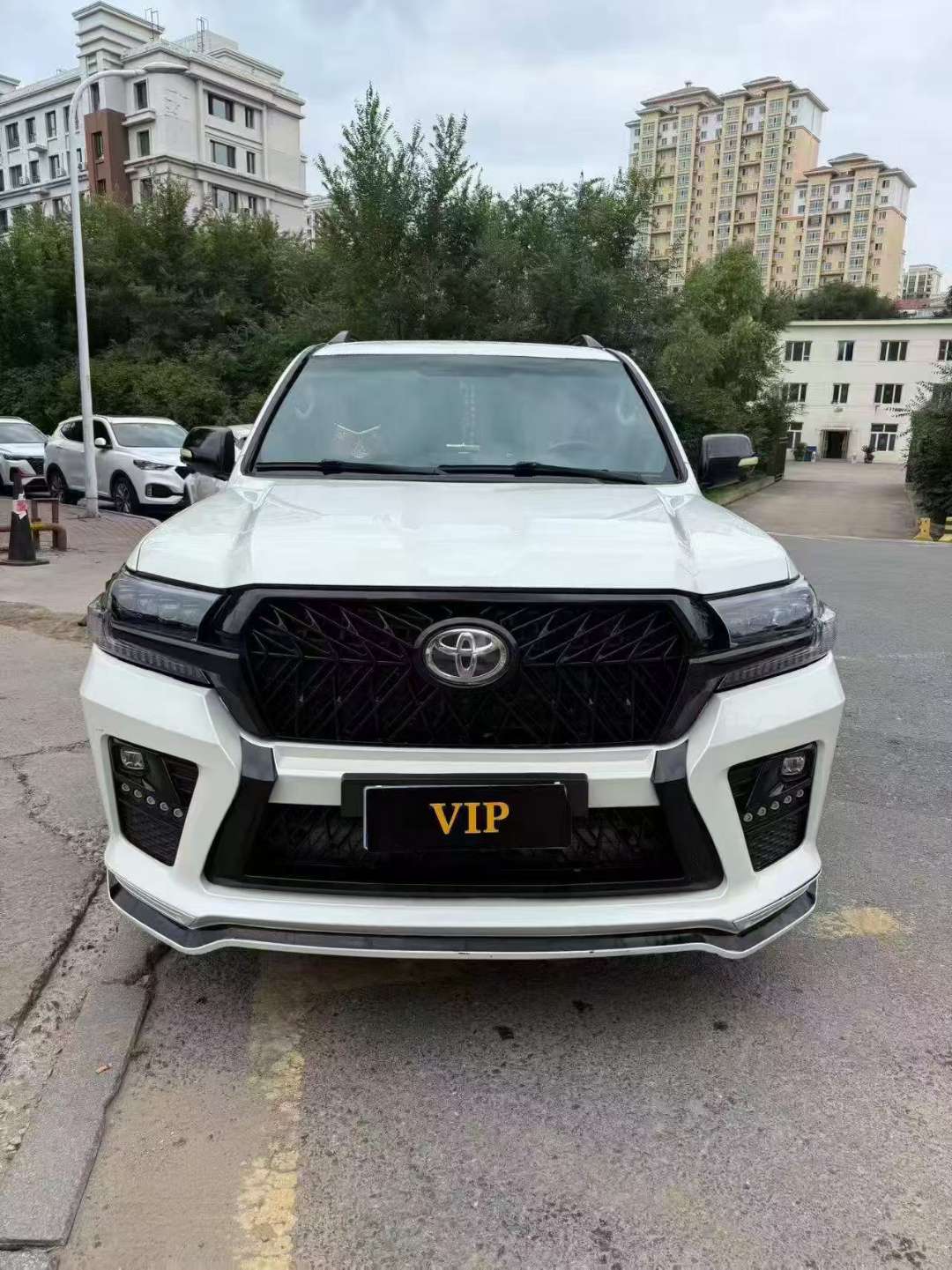 Toyota Land Cruiser 2015 5-Seater 2