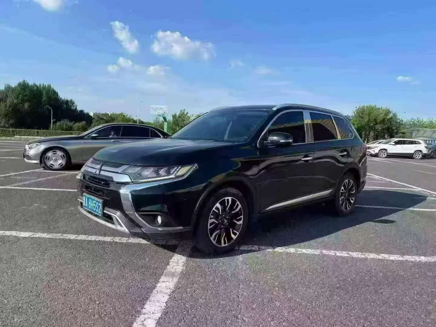 Mitsubishi Outlander 4