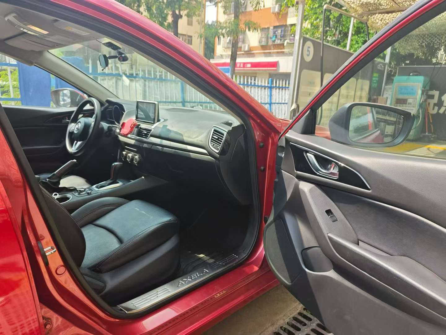 Mazda 3 Axela Hatchback 1.5L Automatic Comfort 6