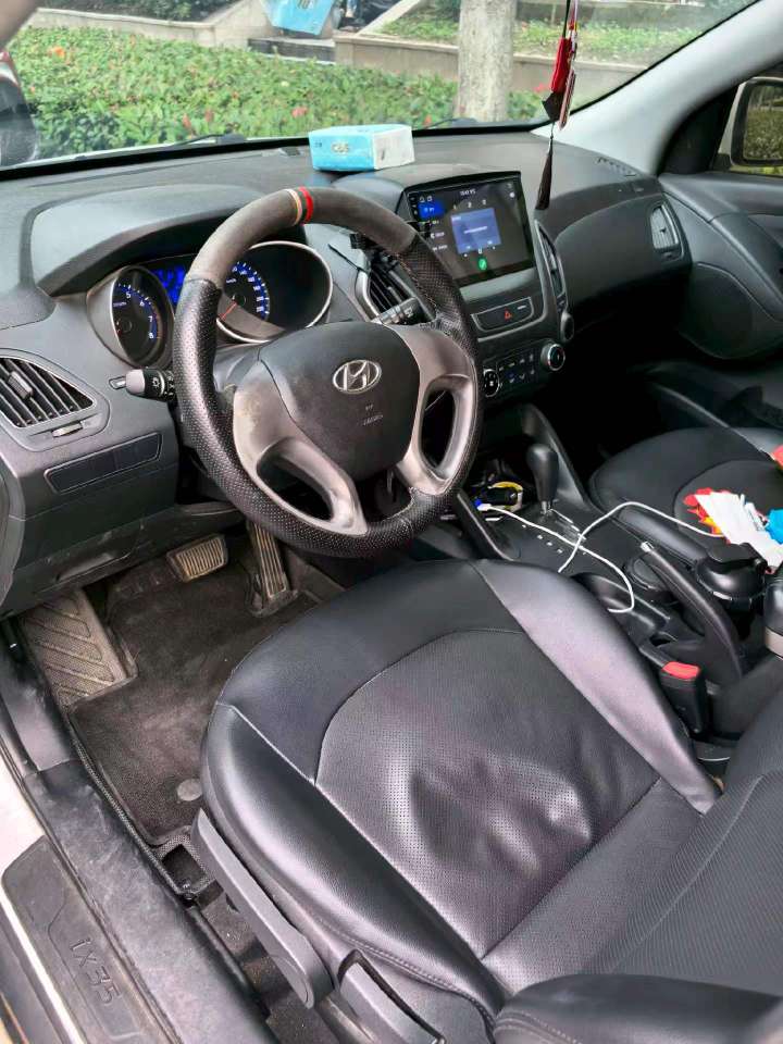 Hyundai ix35 Automatic 2.0 with Sunroof 3