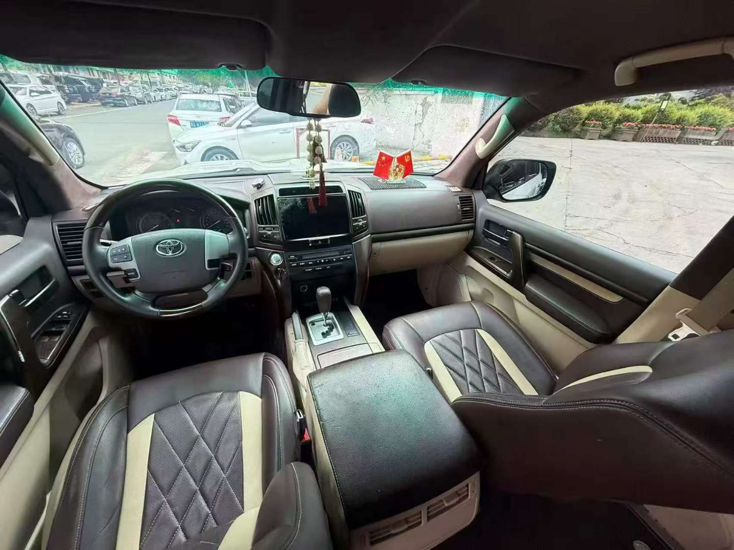 Toyota Land Cruiser 2015 5-Seater 8