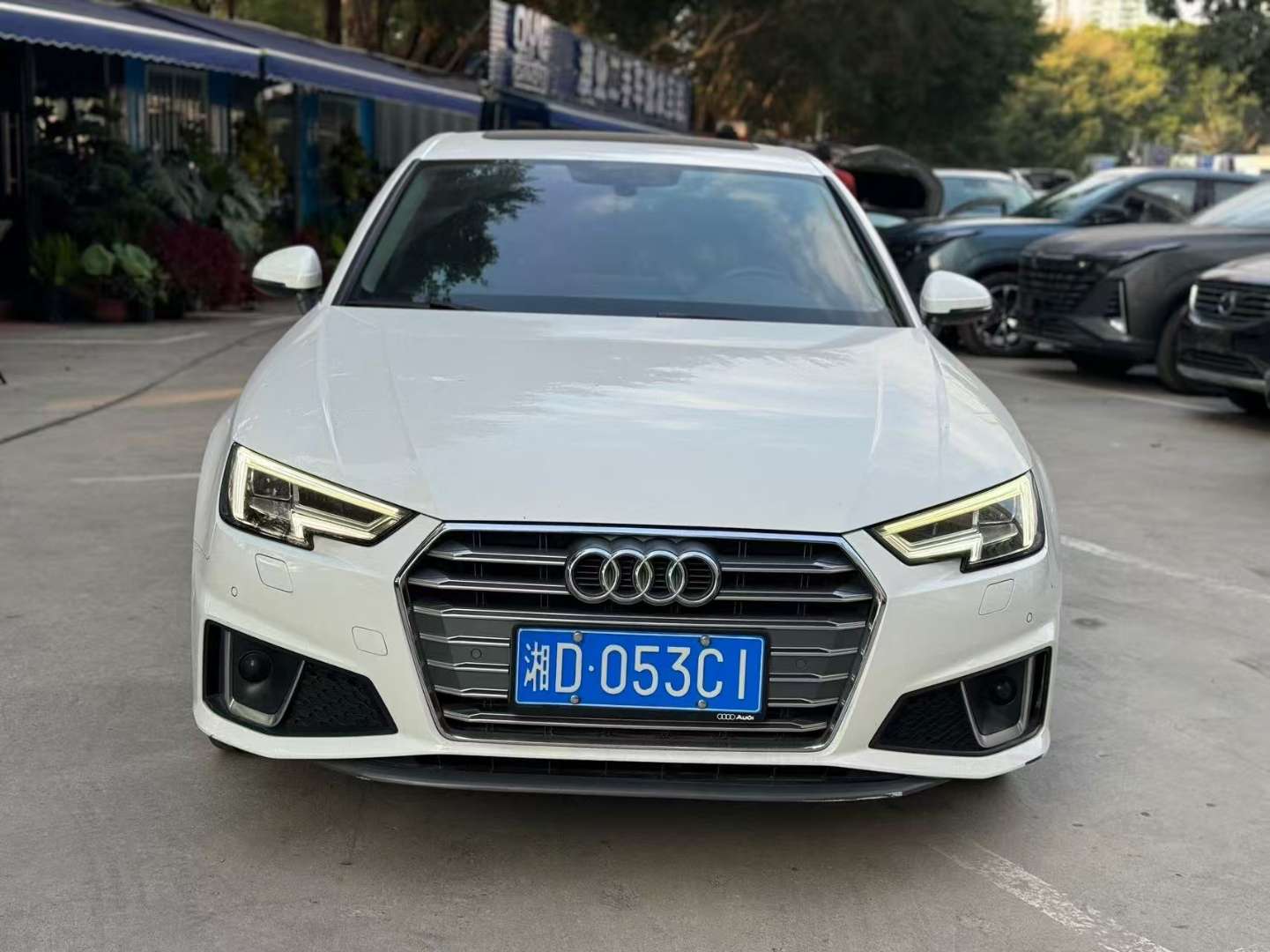 Audi A4L 2.0T Automatic Sunroof Style Edition