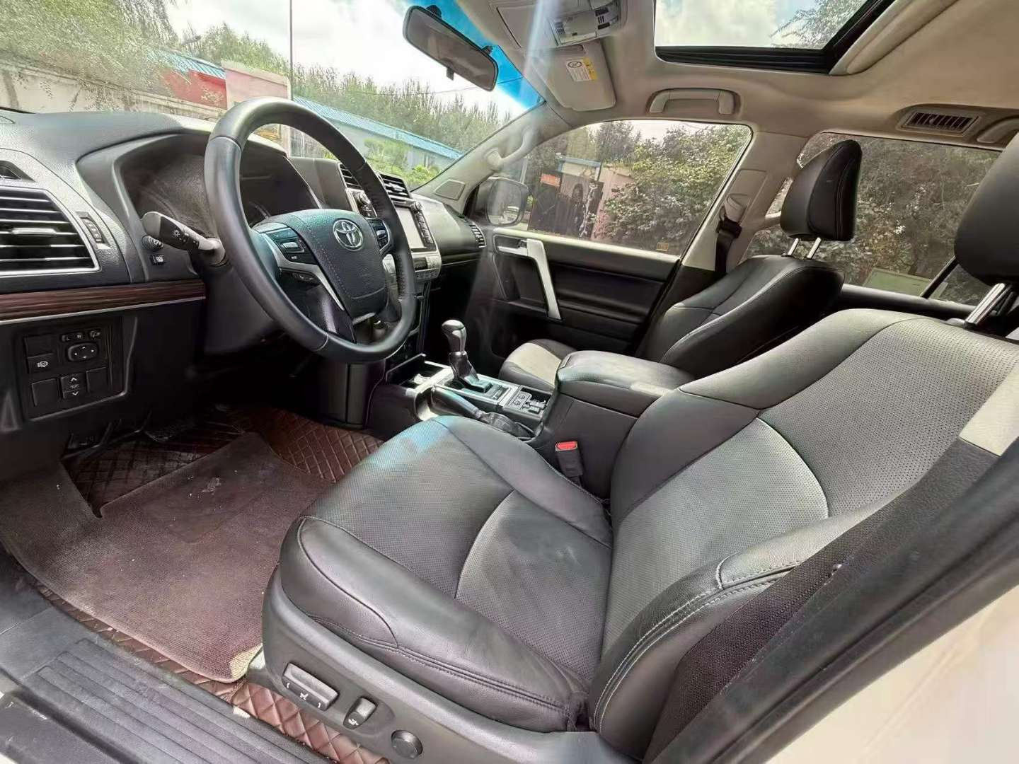 Toyota Prado 2019 3.5L 7-Seat Premium Edition Rear Spare Tire 9