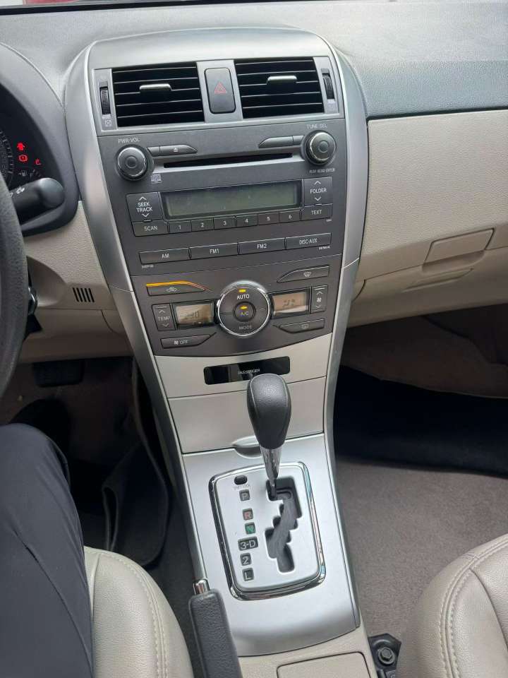 Toyota Corolla 1.6 Automatic Sunroof 8
