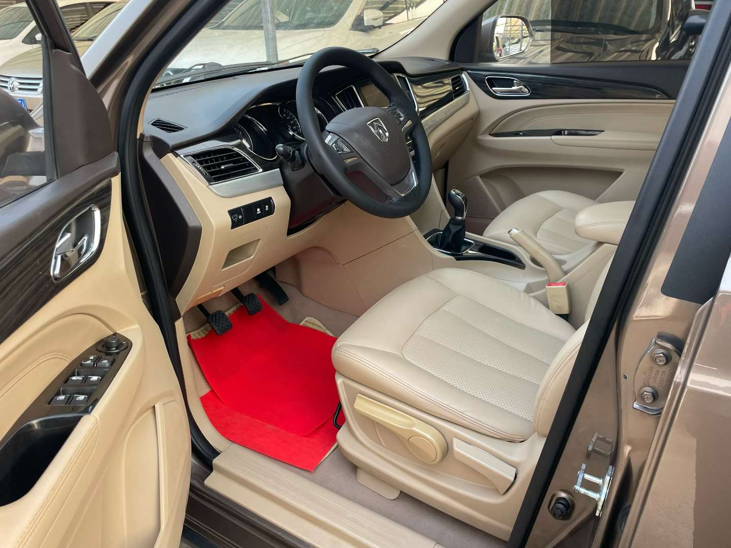 Baojun 730 Manual High Trim Sunroof Leather 2
