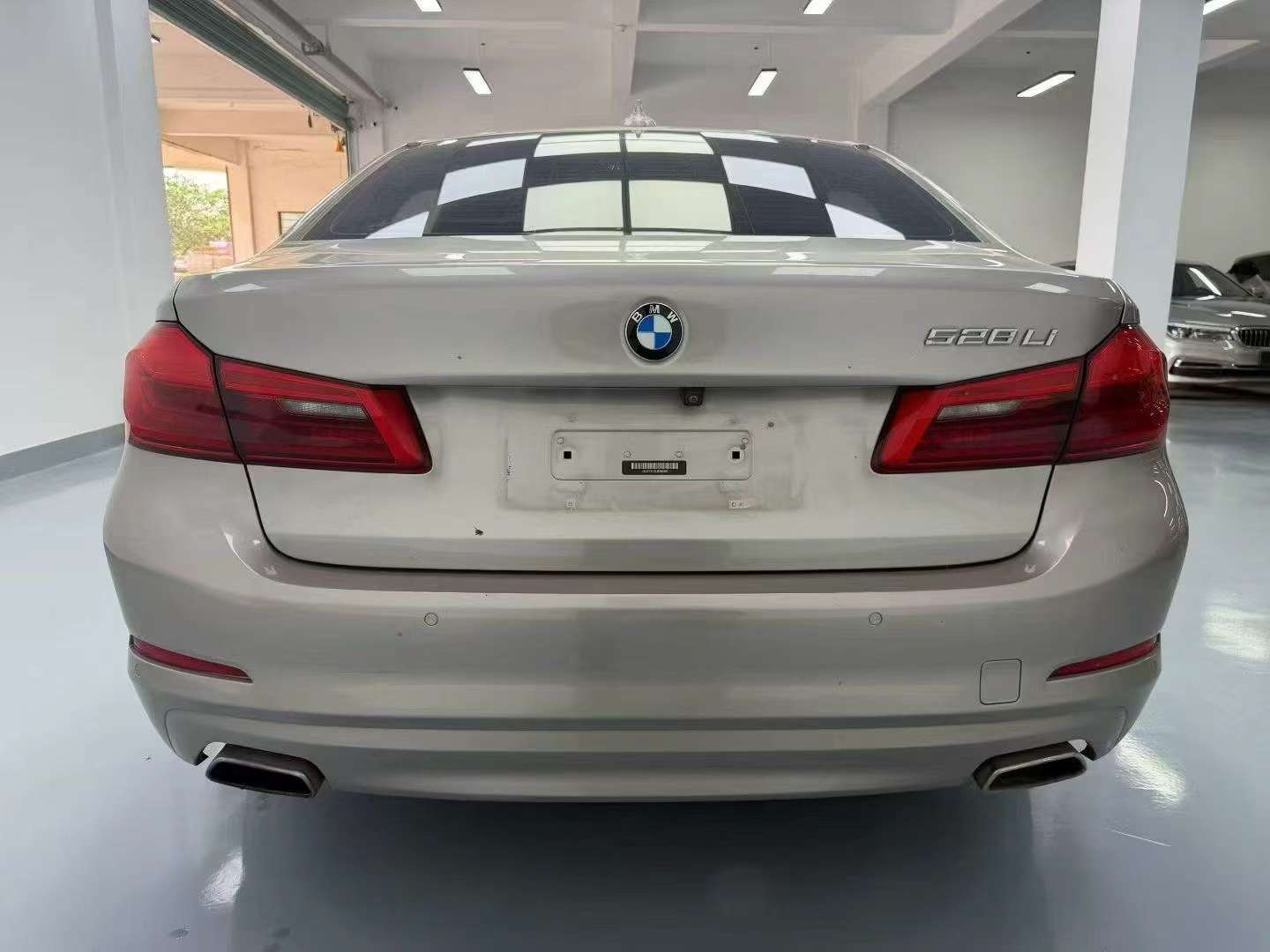 BMW 5 Series 528Li 5
