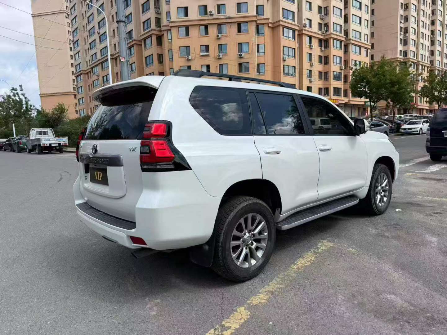 Toyota Prado 2019 3.5L 7-Seat Premium Edition Rear Spare Tire 6