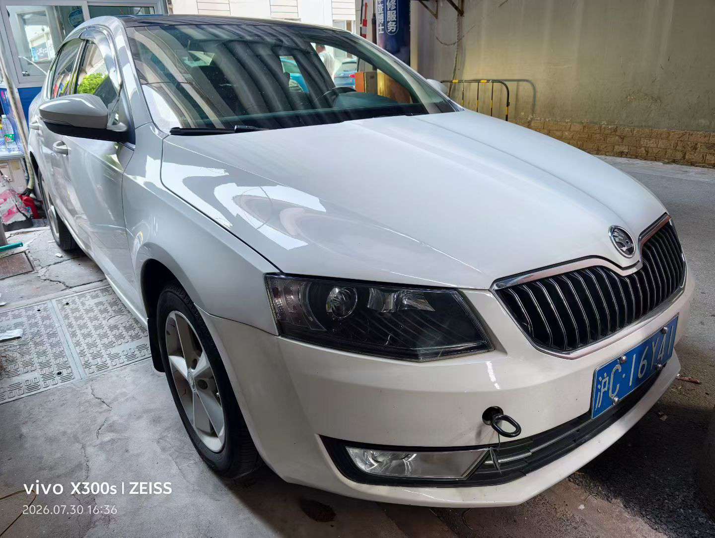Skoda Octavia 2015 1.6L Automatic Sunroof 2