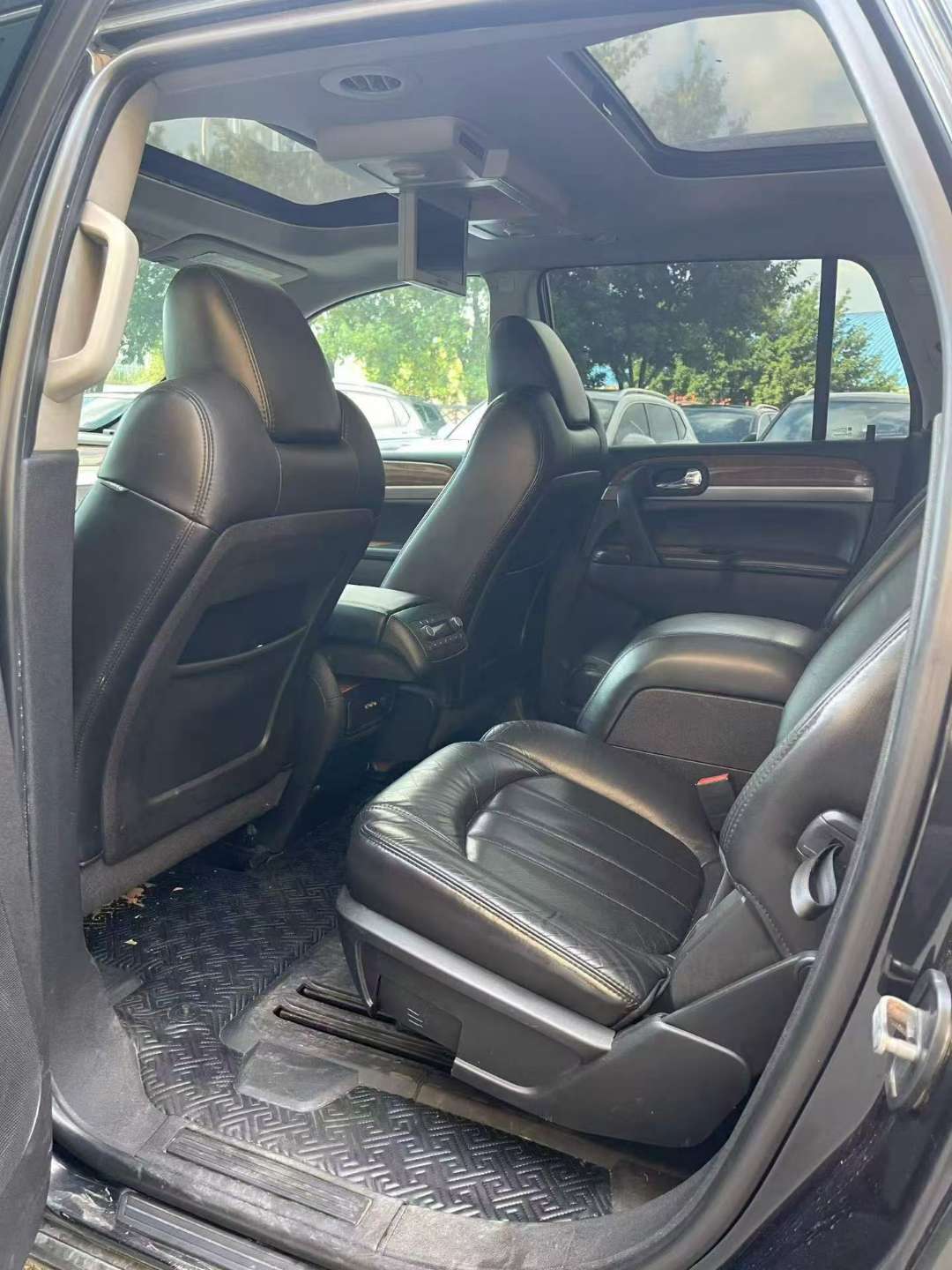 Buick Enclave 2011 High Trim 9