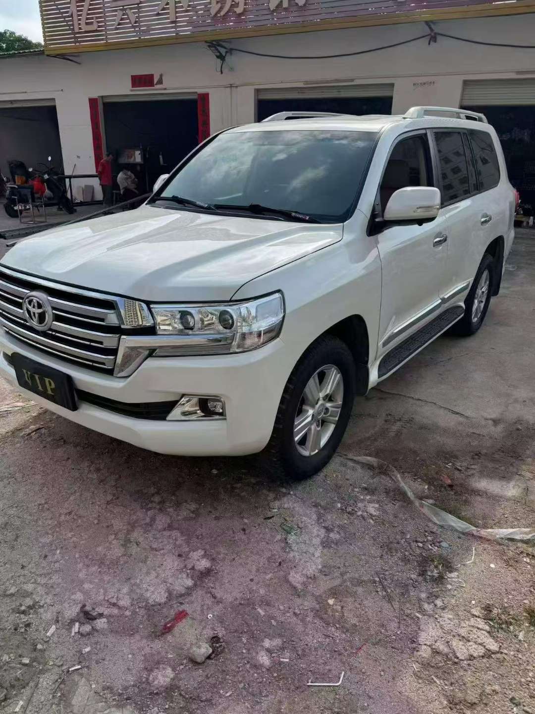 Toyota Land Cruiser 2014 5.7 V8 8-Seater 3
