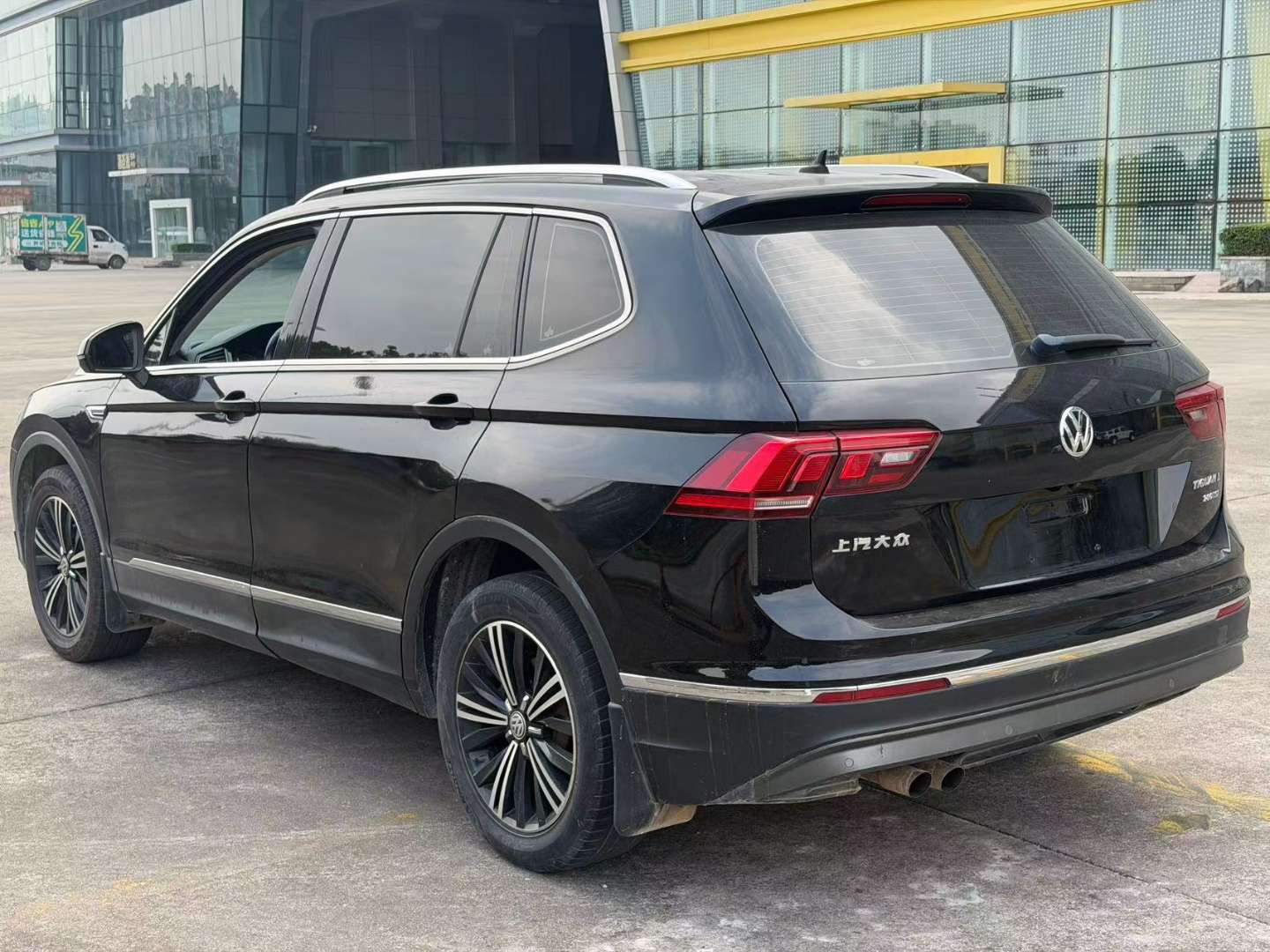 Volkswagen Tiguan L 1.4T 280 FWD Panoramic Comfort Edition 4