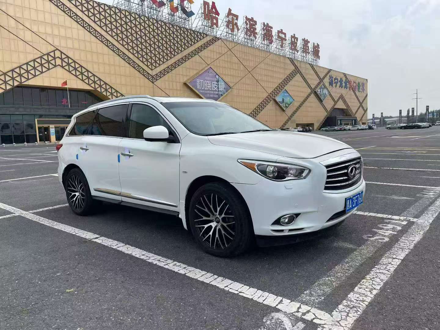 Infiniti JX35 3
