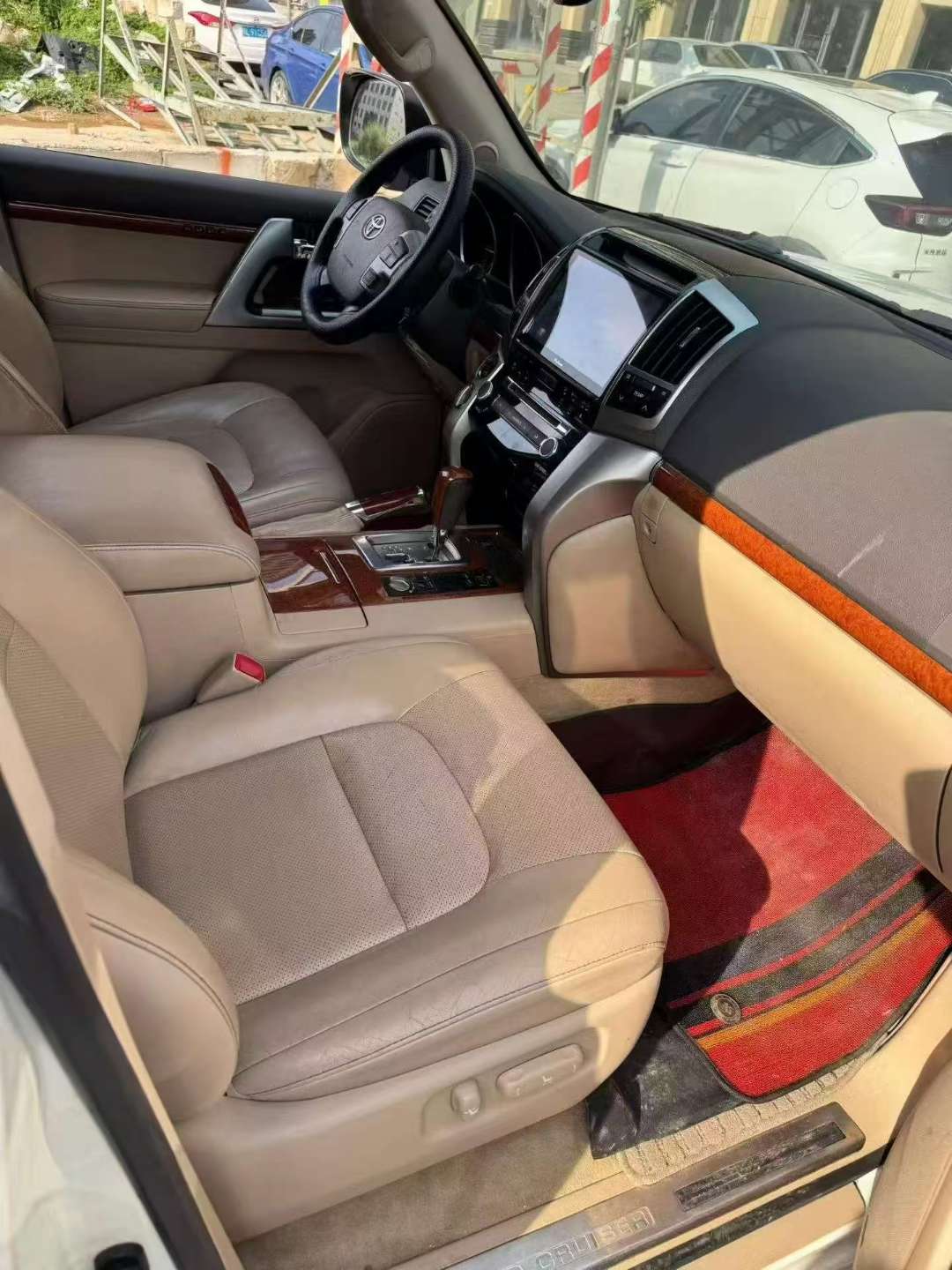 Toyota Land Cruiser 2014 5.7 V8 8-Seater 5