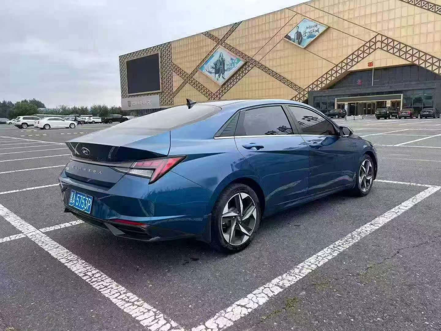 Hyundai Elantra 2021 Elantra 4