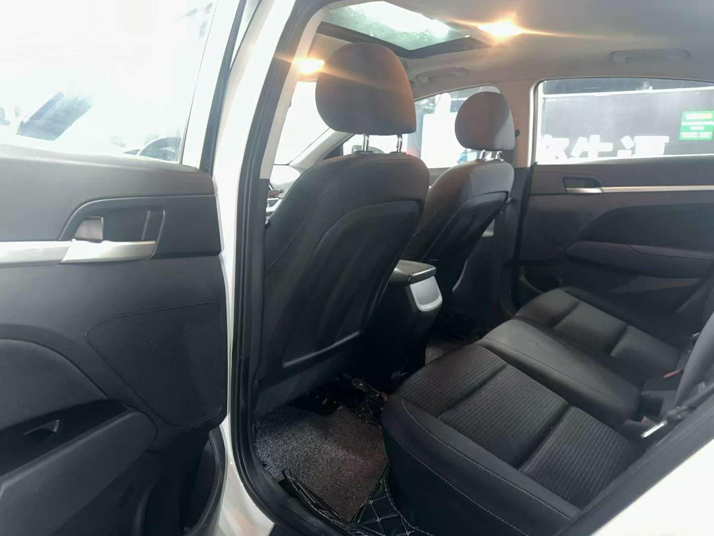 Hyundai Elantra 1.6L Automatic Elite Edition 5