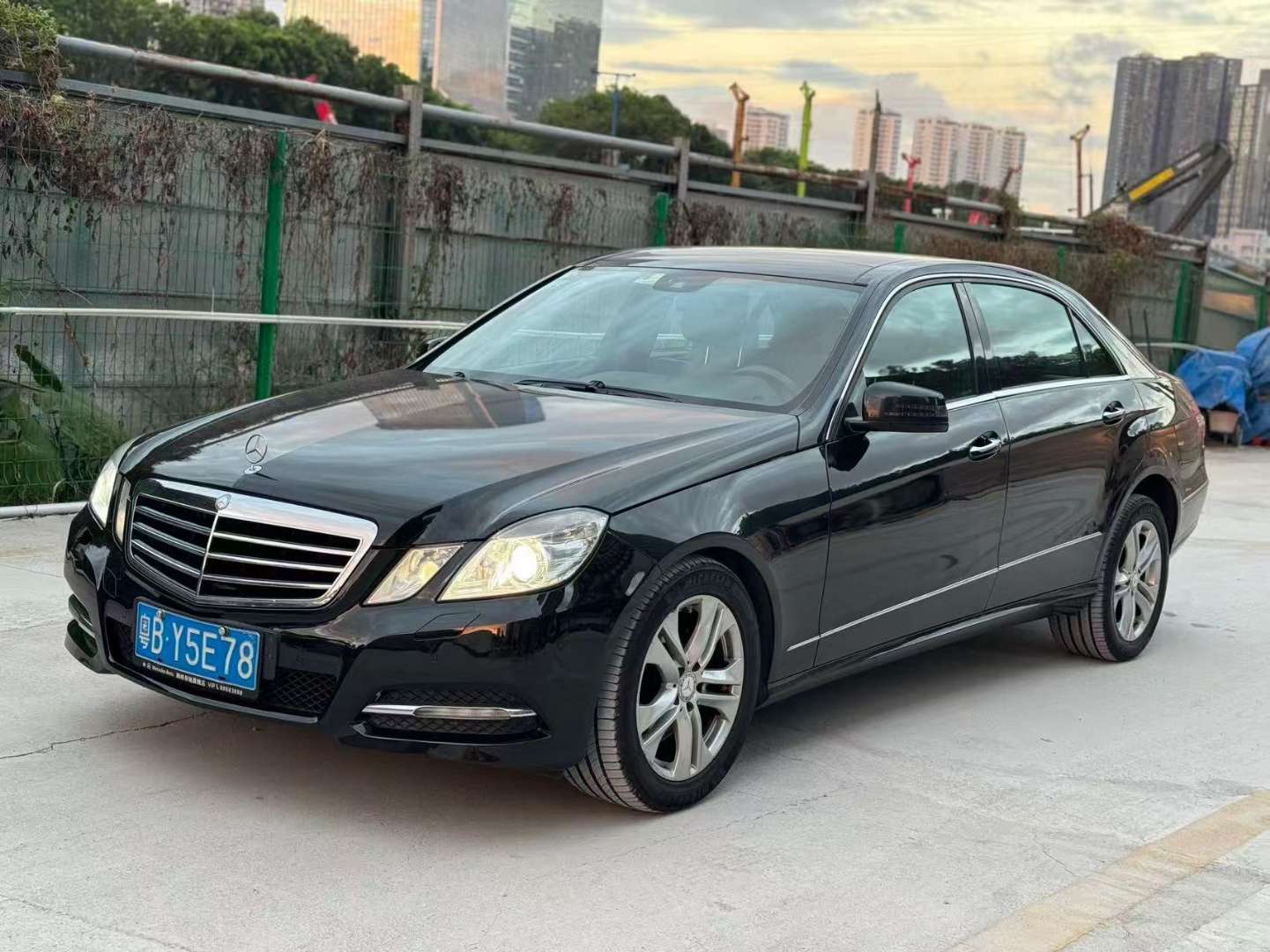 Mercedes-Benz E-Class 3.0 Automatic Panoramic Sunroof Fashion Edition High Spec