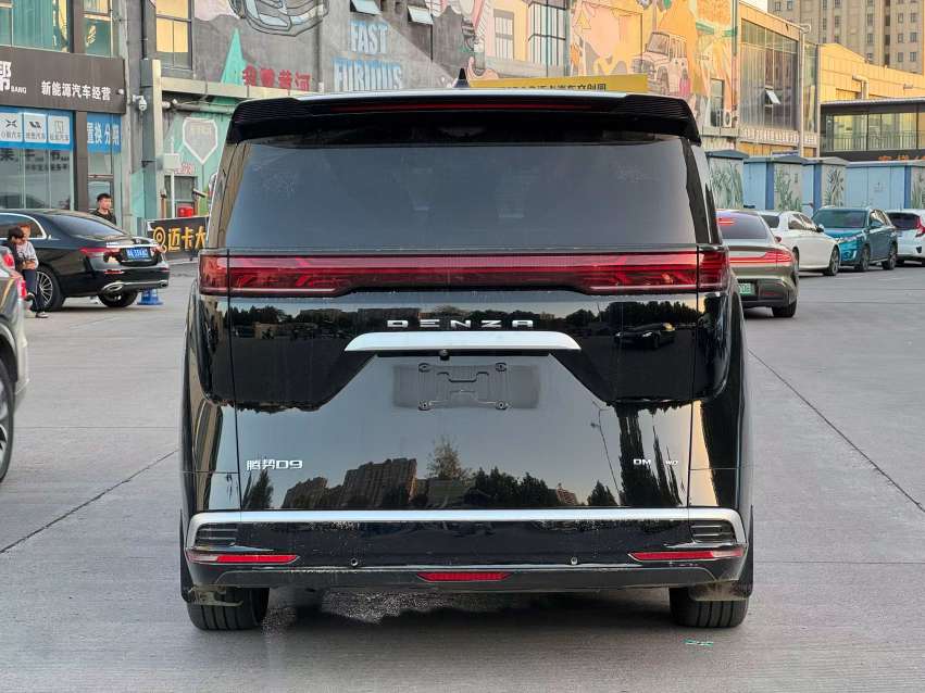 Denza D9 2024 980 AWD Flagship 8