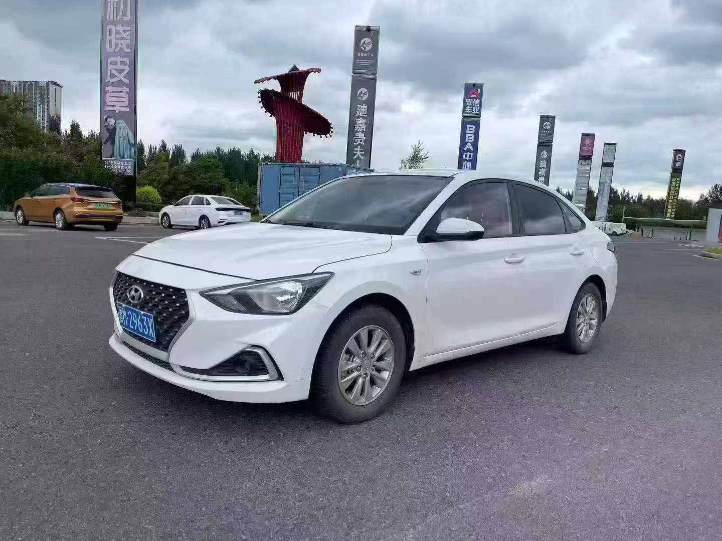 Hyundai Elantra 2