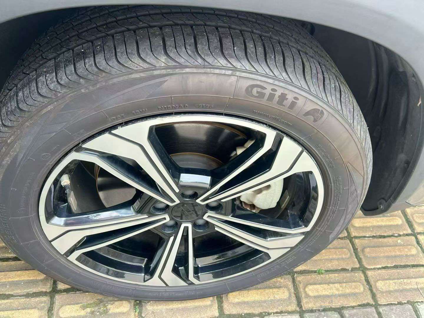 Geely Galaxy L7 7